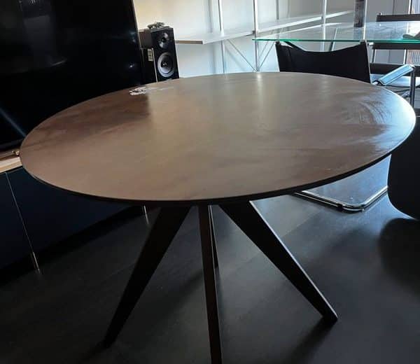 découvrez comment changer le plateau de votre table en bois pour lui donner une nouvelle vie. suivez nos conseils pratiques et idées de design pour transformer votre mobilier en un chef-d'œuvre élégant adapté à votre intérieur.